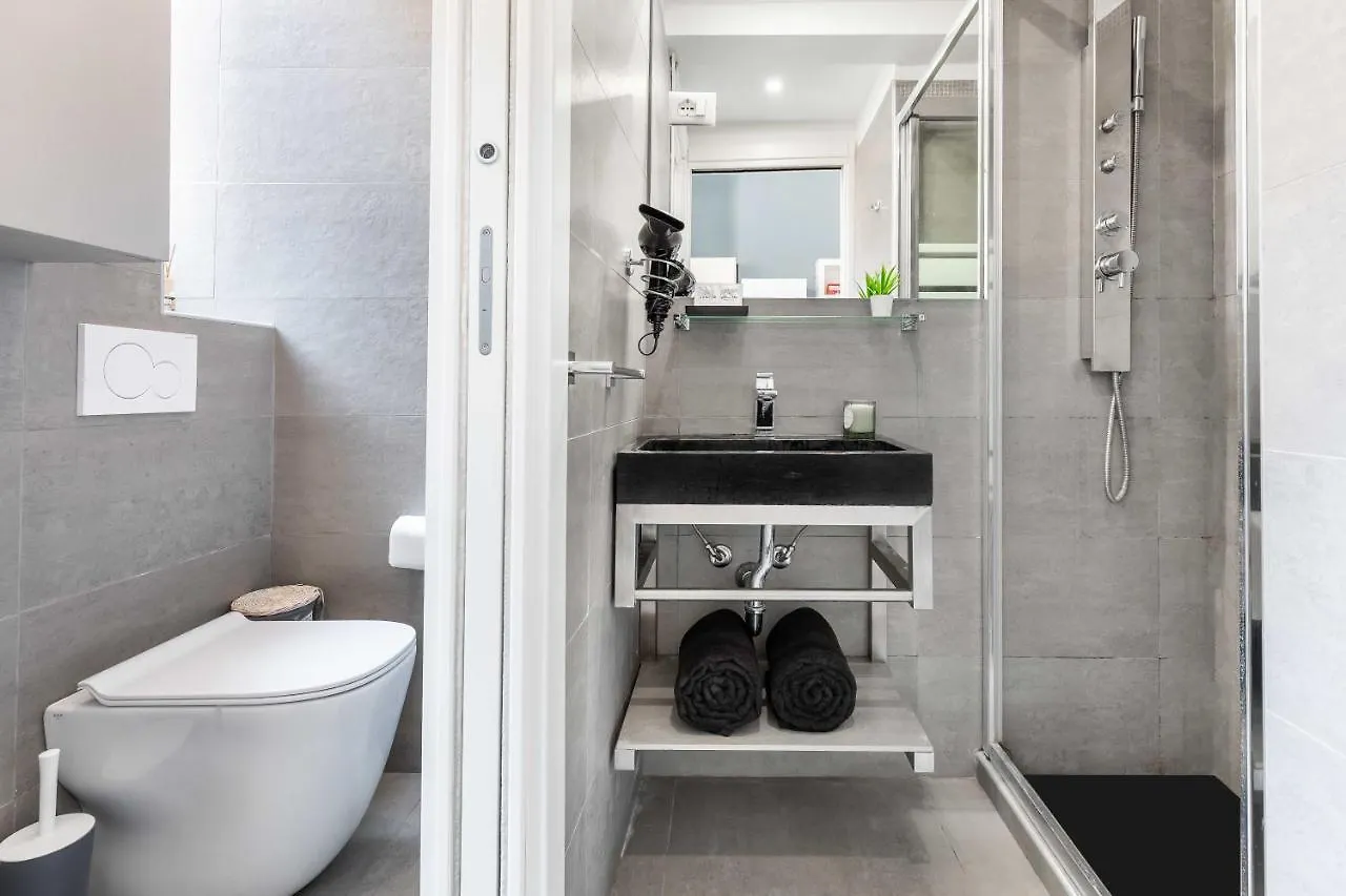 Daire Duomo In 8 Stops Suite Deluxe Loft Milano İtalya