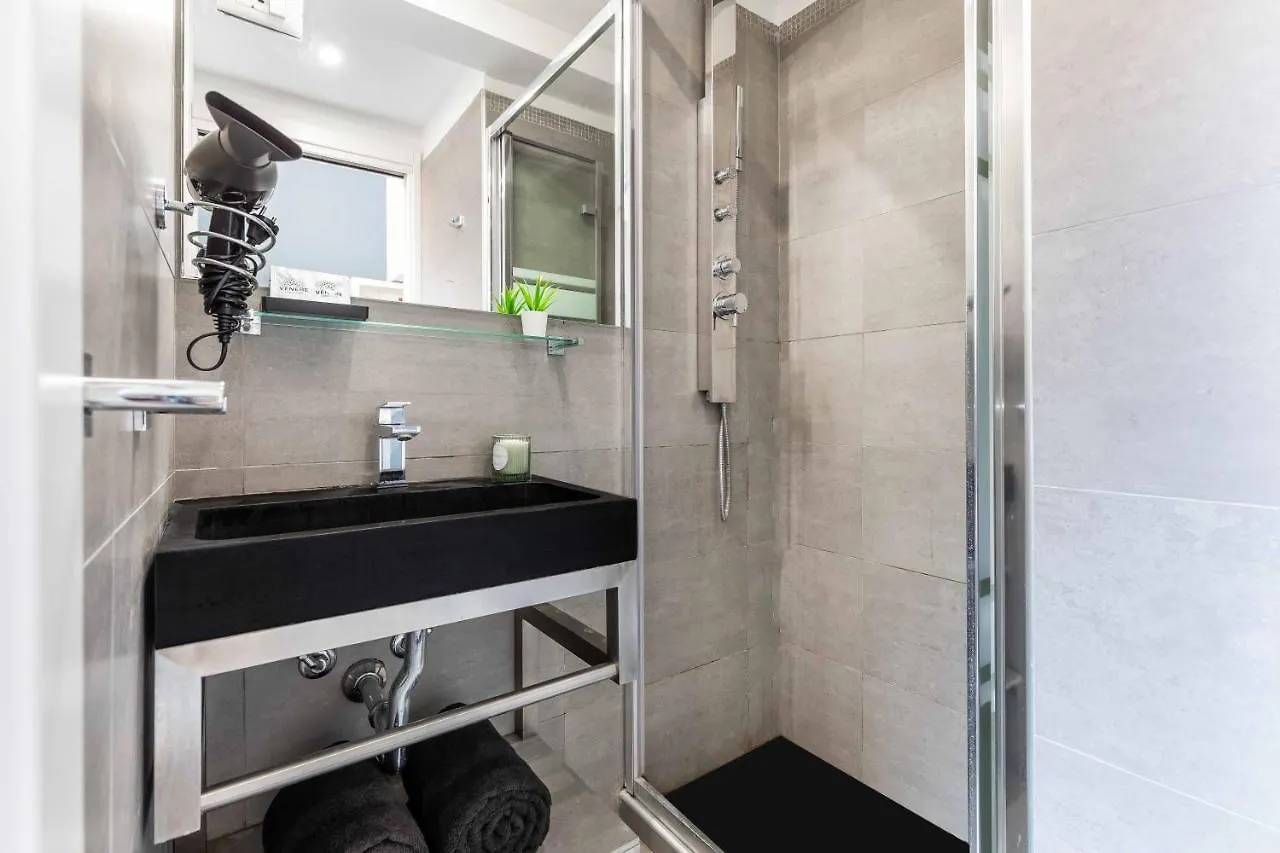 Daire Duomo In 8 Stops Suite Deluxe Loft Milano